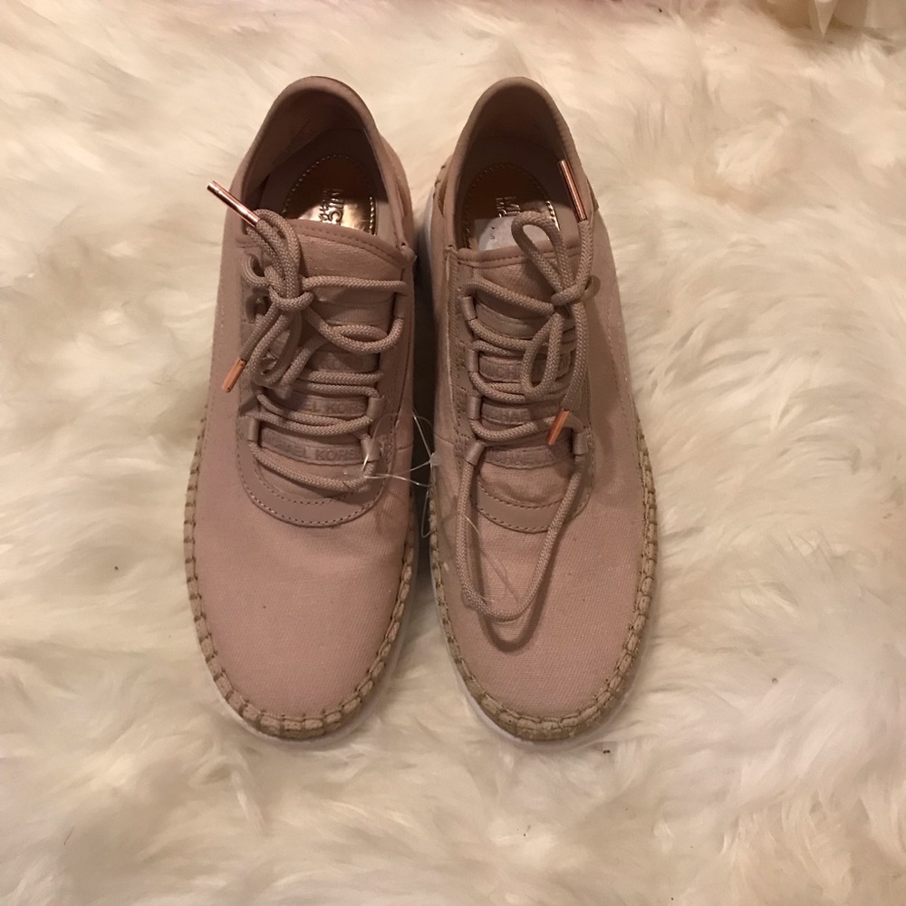 🌸🔥Michael Kors Sneakers soft pink ft.rose gold🔥 - Picture 2 of 8